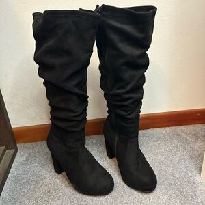 Torrid black scrunch boots